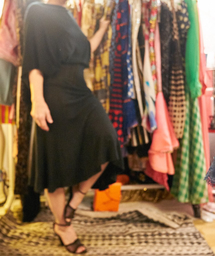 dark romance
goth
vamp
fishnet
vintage clothing