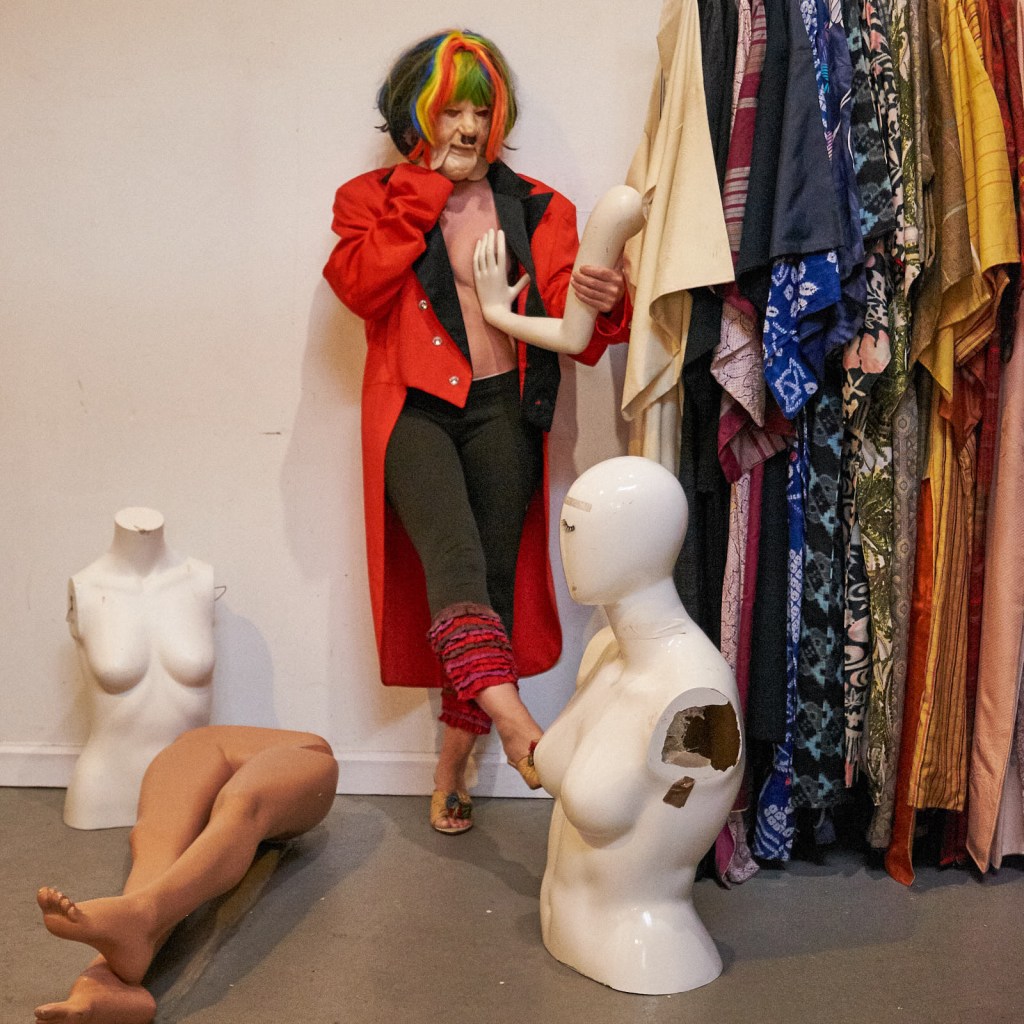 costume
shopping
circus
true vintage